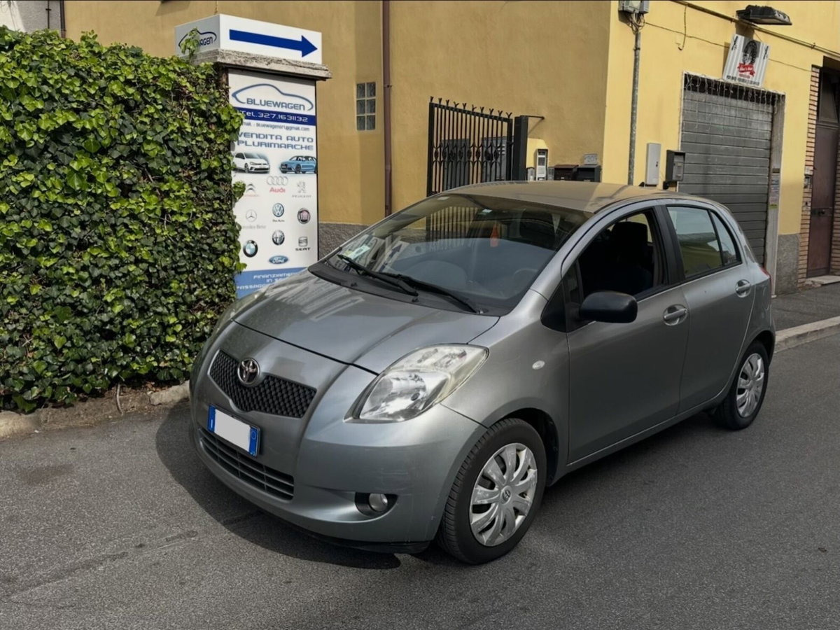 Toyota Yaris 1.3 5 porte (10)