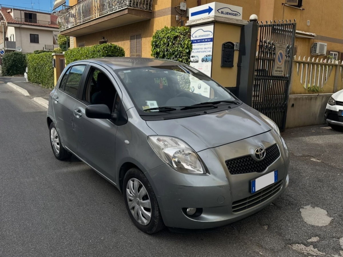 Toyota Yaris 1.3 5 porte (7)