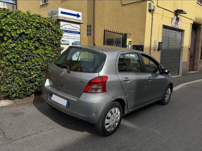 Toyota Yaris 1.3 5 porte (9)