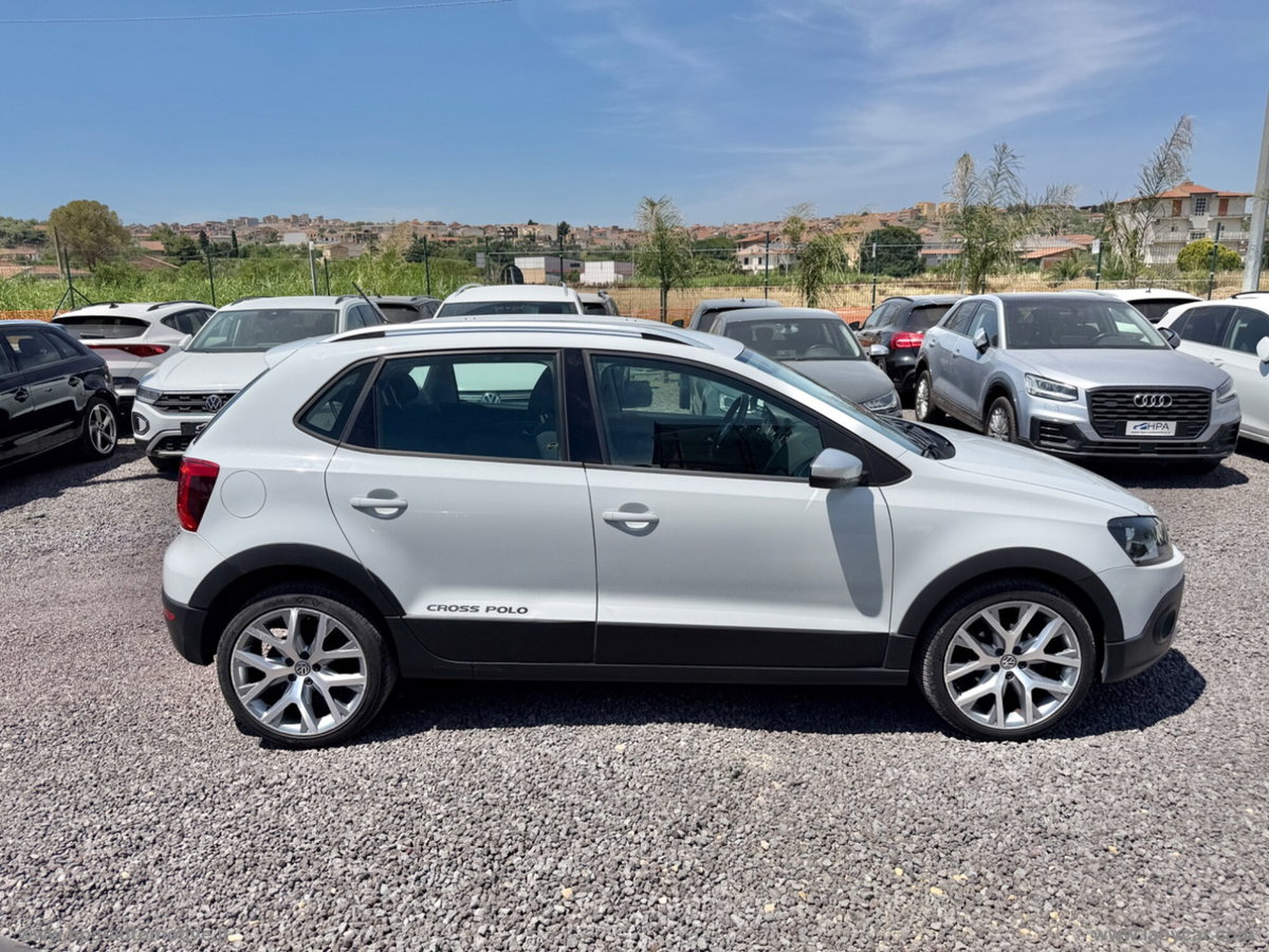Volkswagen Polo Cross 1.4 TDI DSG BlueMotion Technology (10)