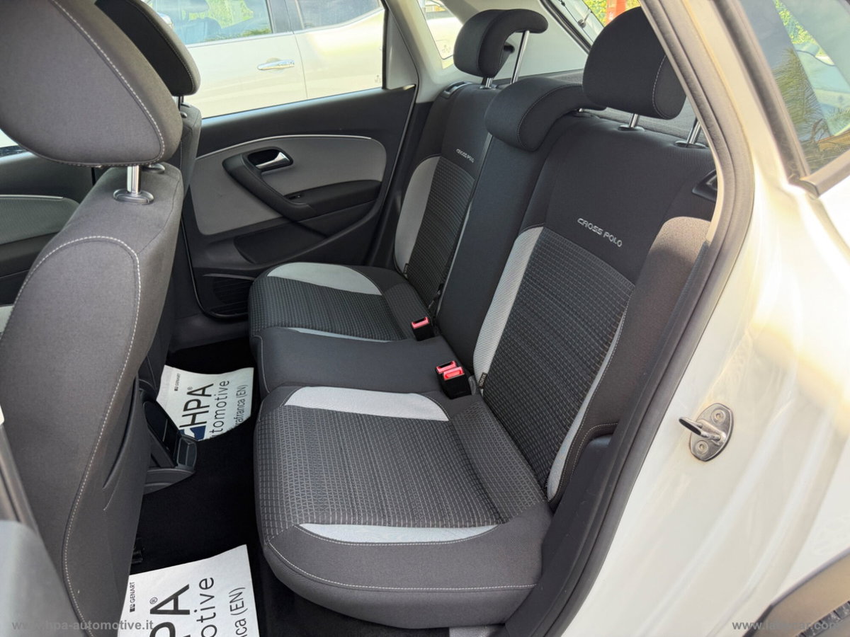 Volkswagen Polo Cross 1.4 TDI DSG BlueMotion Technology (18)