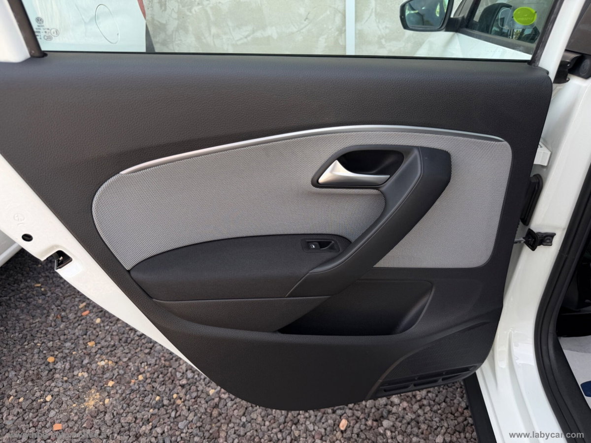 Volkswagen Polo Cross 1.4 TDI DSG BlueMotion Technology (20)