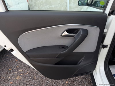 Volkswagen Polo Cross 1.4 TDI DSG BlueMotion Technology (20)