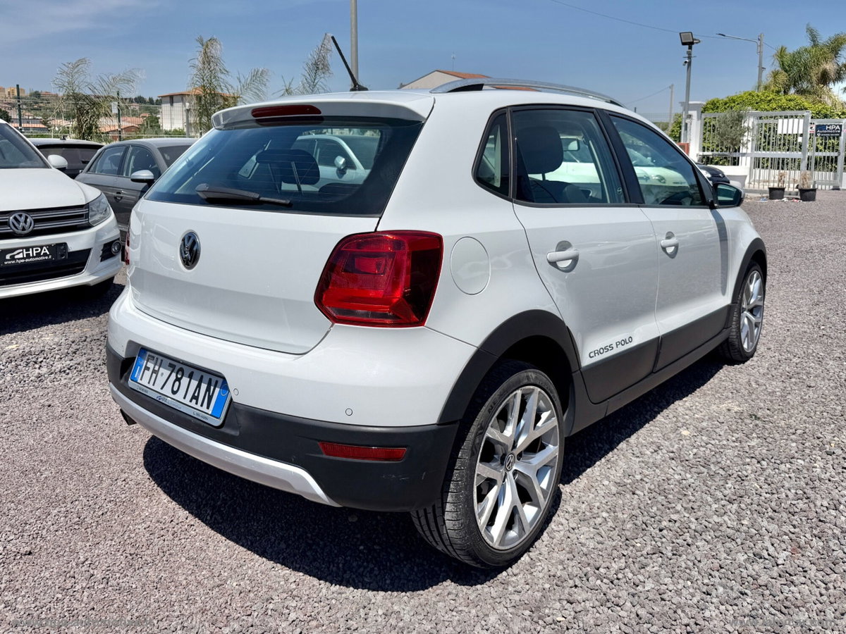 Volkswagen Polo Cross 1.4 TDI DSG BlueMotion Technology (4)