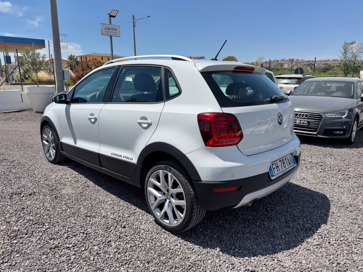 Volkswagen Polo Cross 1.4 TDI DSG BlueMotion Technology (6)