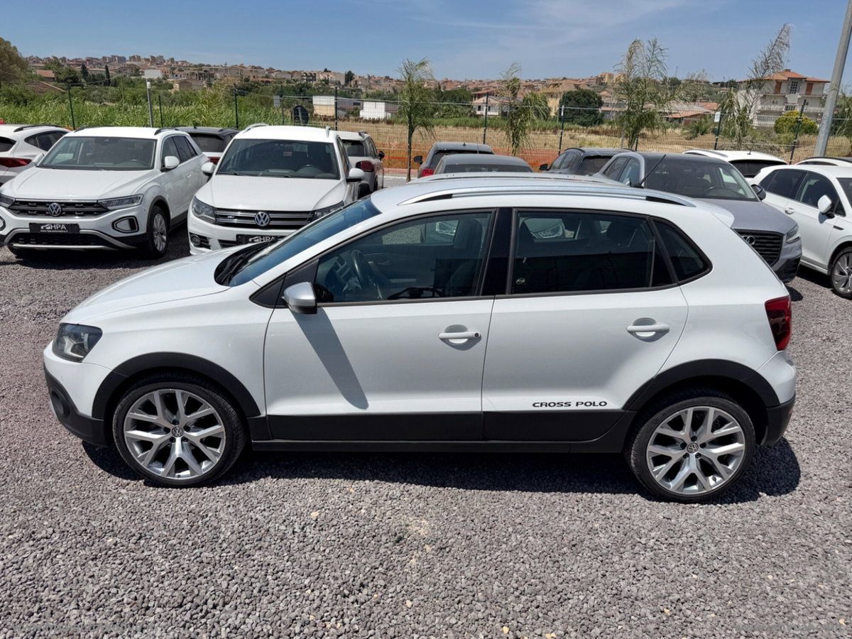 Volkswagen Polo Cross 1.4 TDI DSG BlueMotion Technology (9)