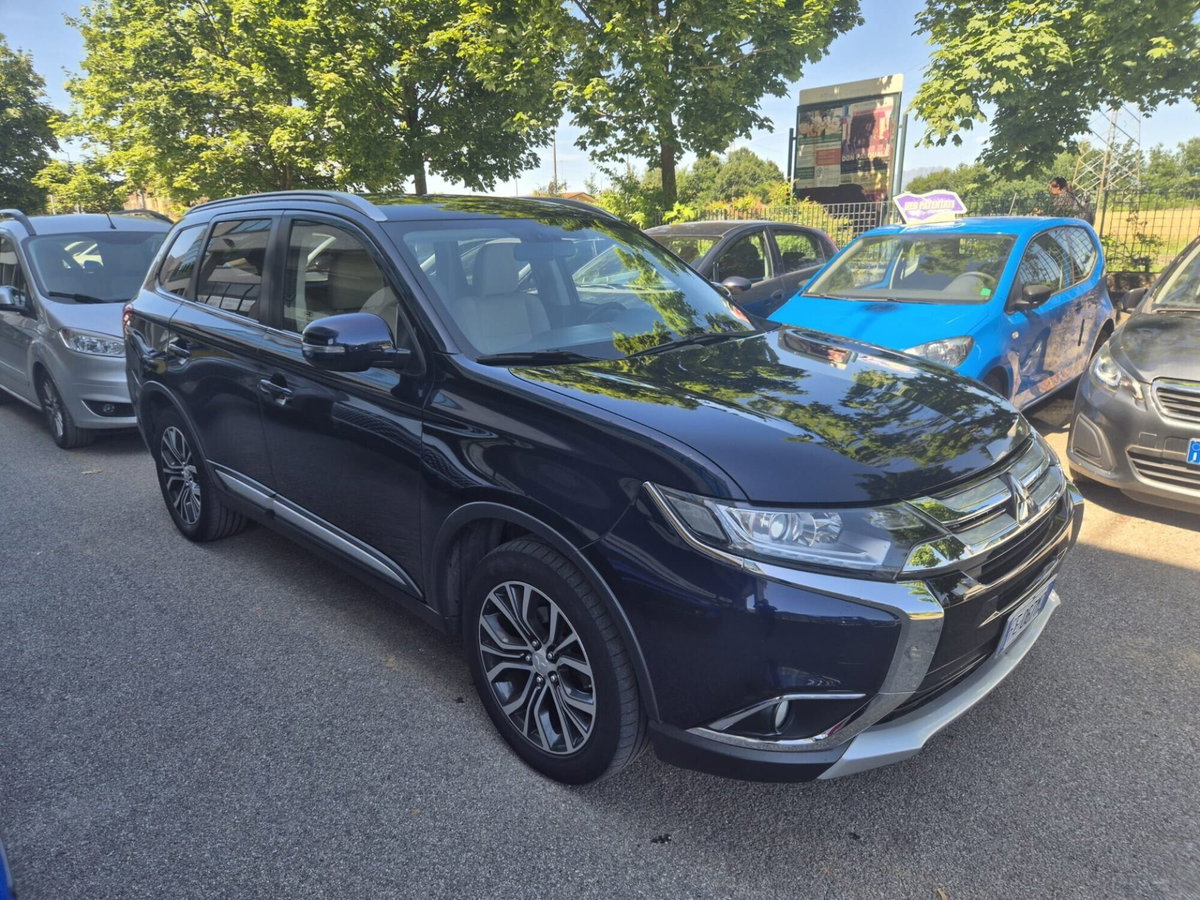 Mitsubishi Outlander 2.2 DI-D 4WD Instyle Plus SDA 7 posti