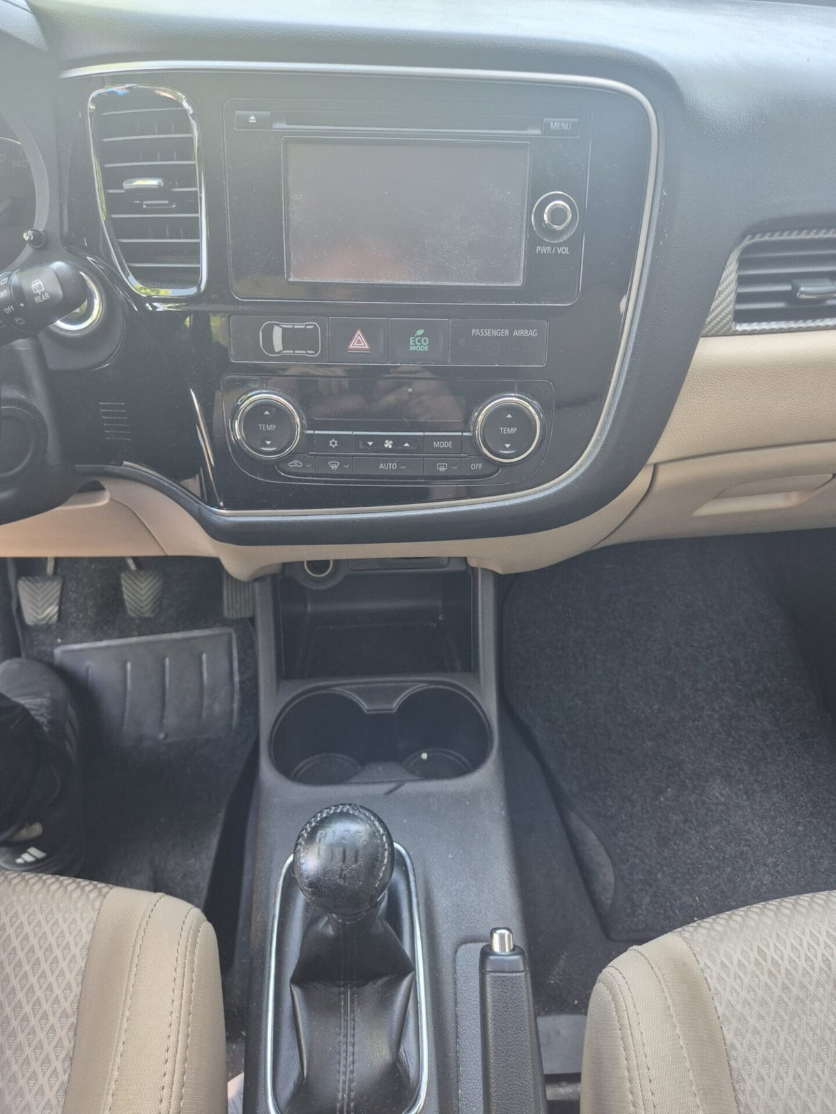 Mitsubishi Outlander 2.2 DI-D 4WD Instyle Plus SDA 7 posti (11)