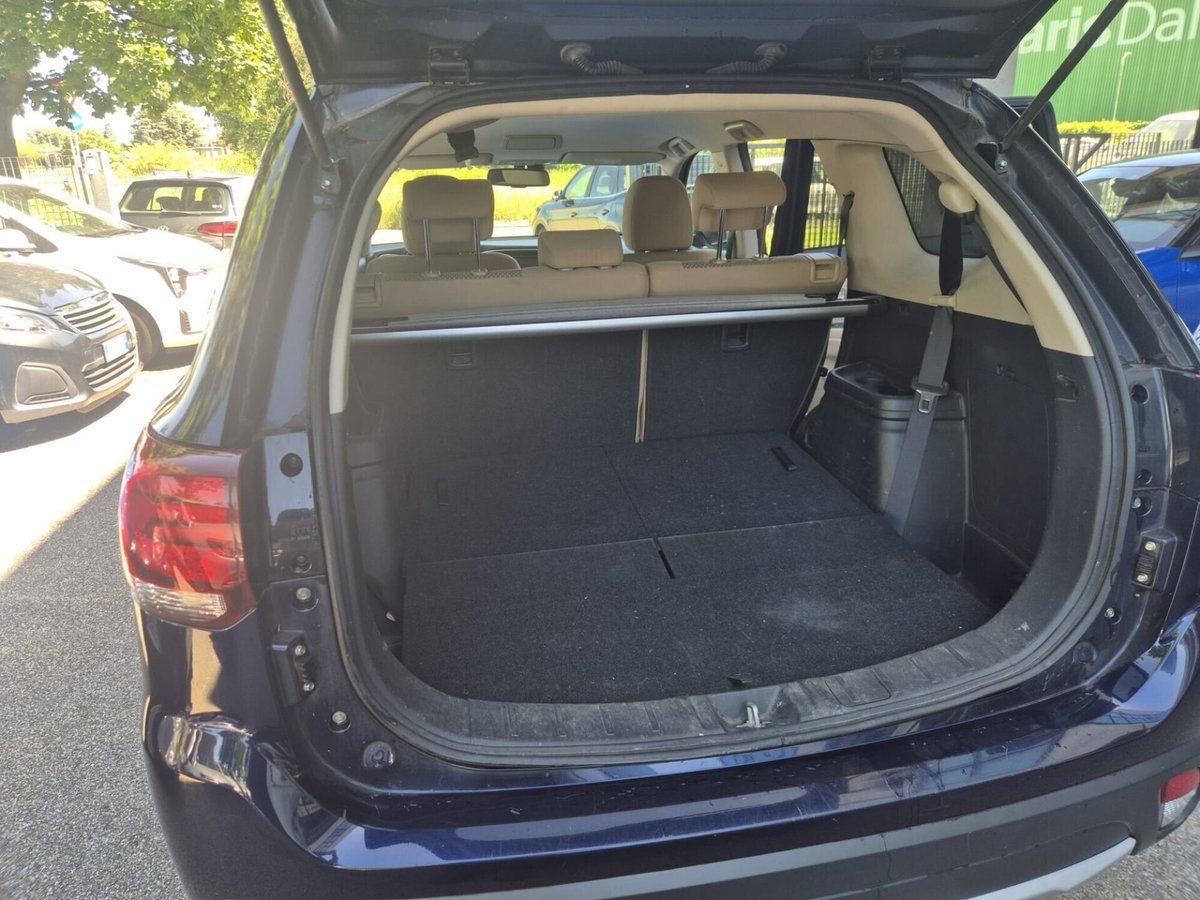 Mitsubishi Outlander 2.2 DI-D 4WD Instyle Plus SDA 7 posti (13)