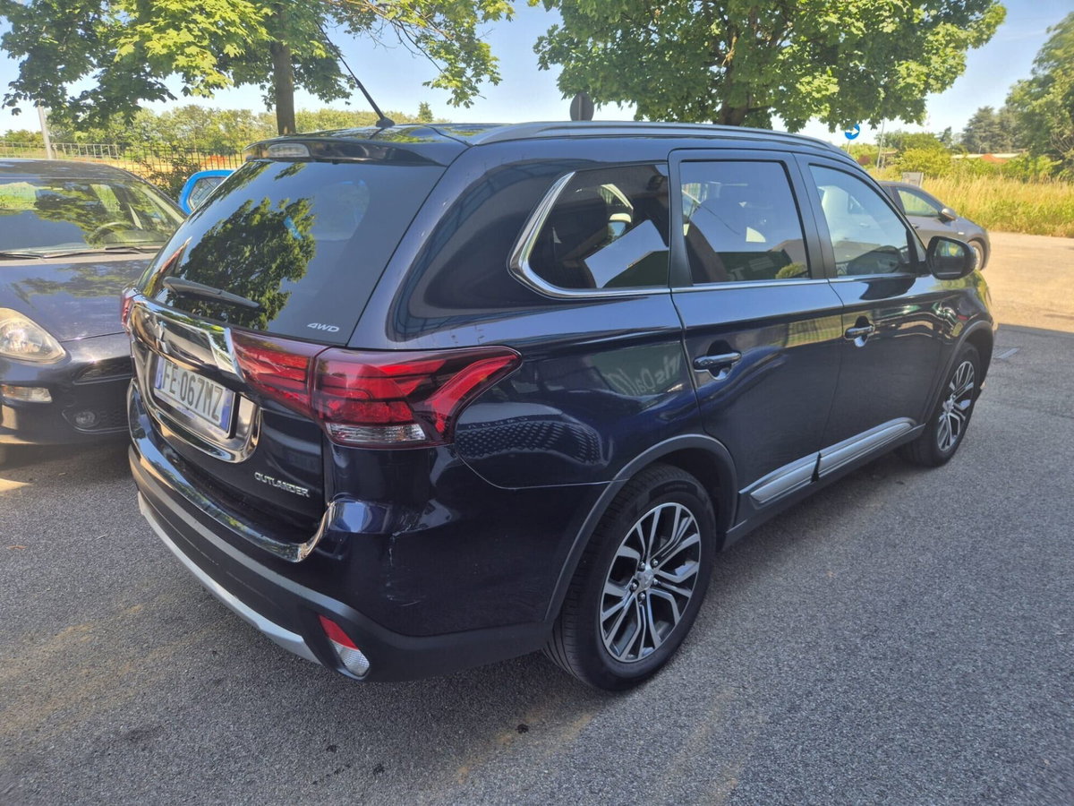 Mitsubishi Outlander 2.2 DI-D 4WD Instyle Plus SDA 7 posti (4)