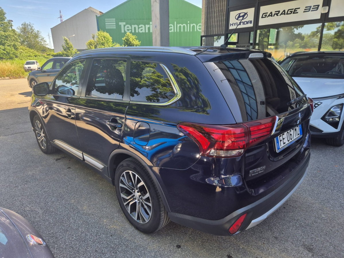 Mitsubishi Outlander 2.2 DI-D 4WD Instyle Plus SDA 7 posti (5)