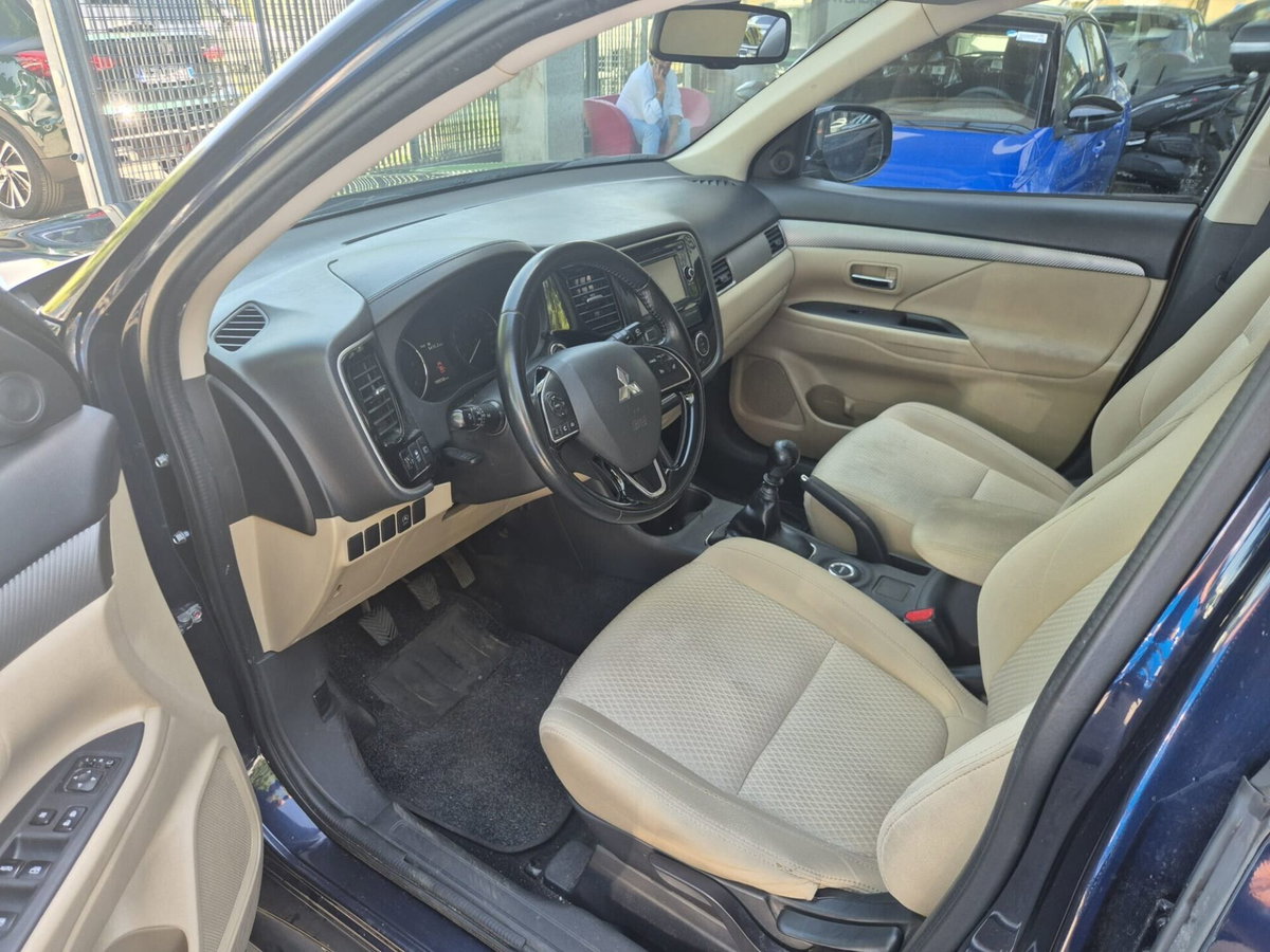 Mitsubishi Outlander 2.2 DI-D 4WD Instyle Plus SDA 7 posti (7)