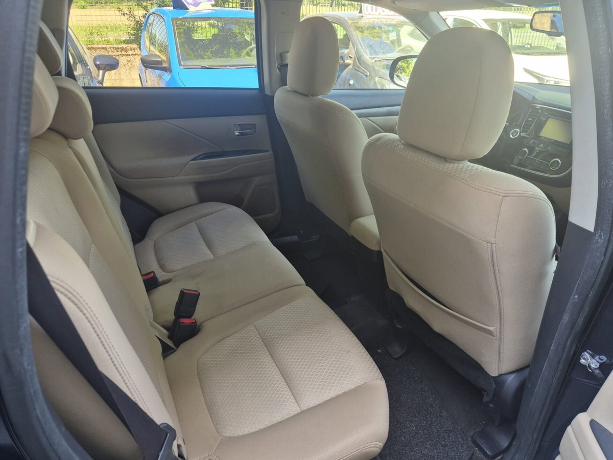 Mitsubishi Outlander 2.2 DI-D 4WD Instyle Plus SDA 7 posti (8)