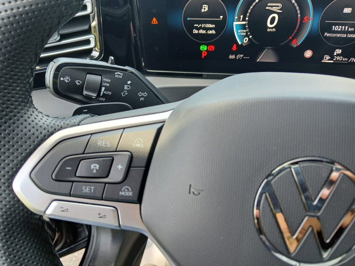 Volkswagen Tiguan 2.0 tdi R-Line 150cv dsg (11)