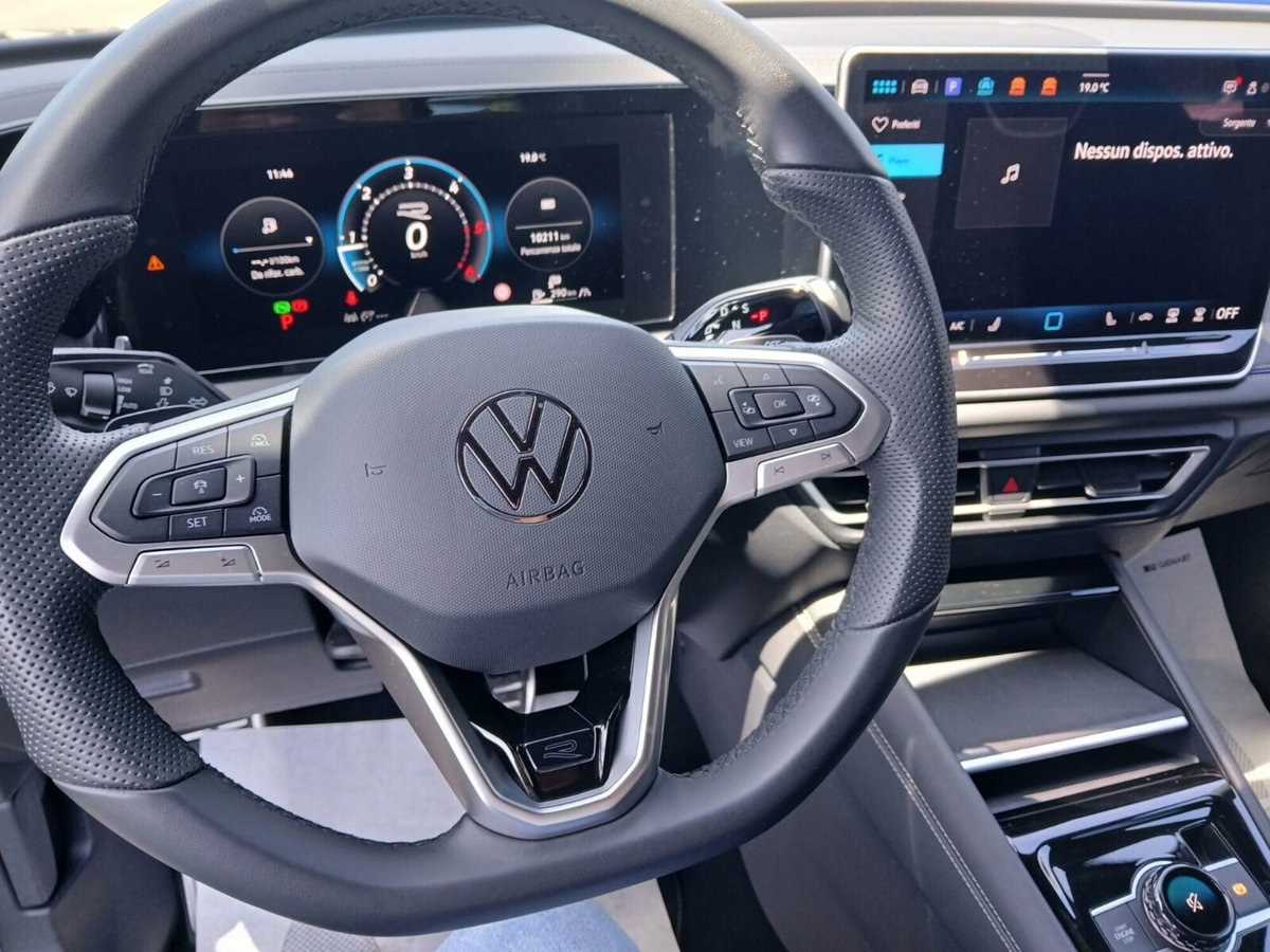 Volkswagen Tiguan 2.0 tdi R-Line 150cv dsg (5)
