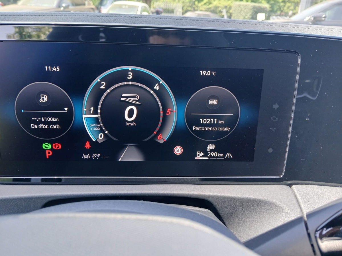Volkswagen Tiguan 2.0 tdi R-Line 150cv dsg (8)