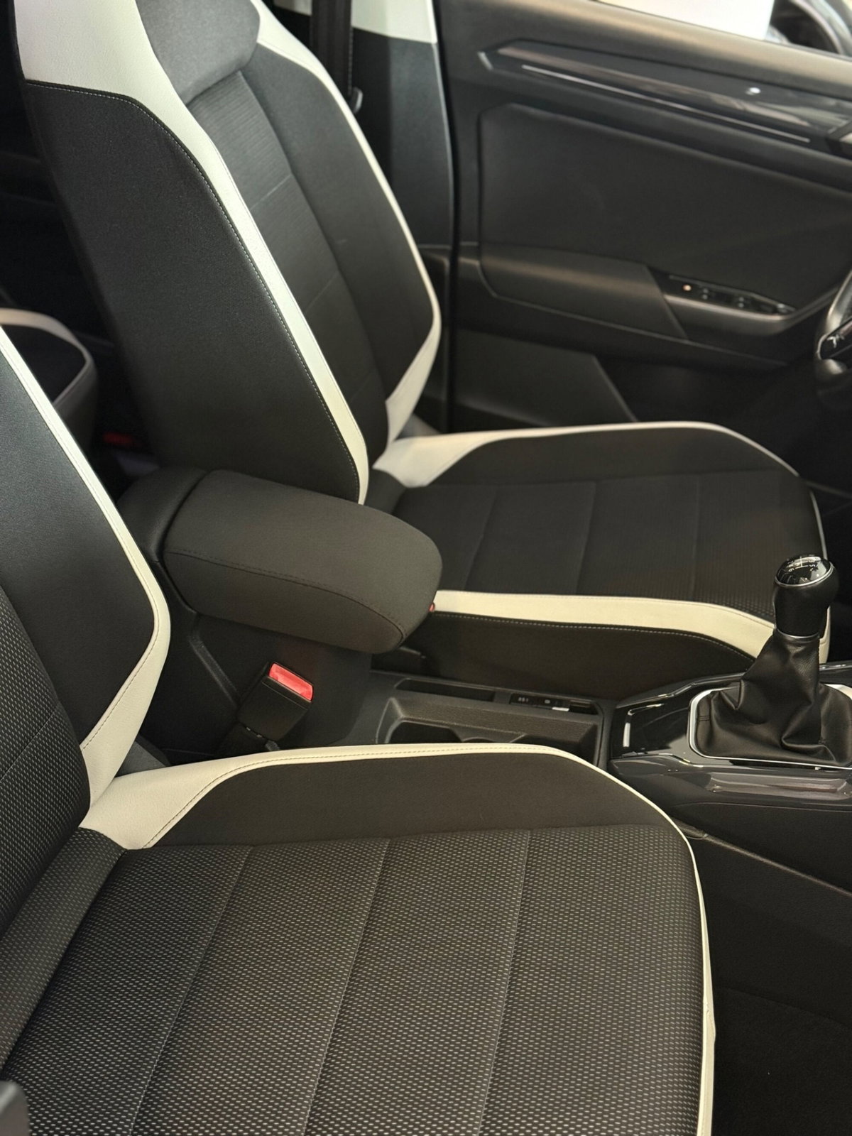 Volkswagen T-Roc 1.6 TDI SCR Business BlueMotion Technology (12)
