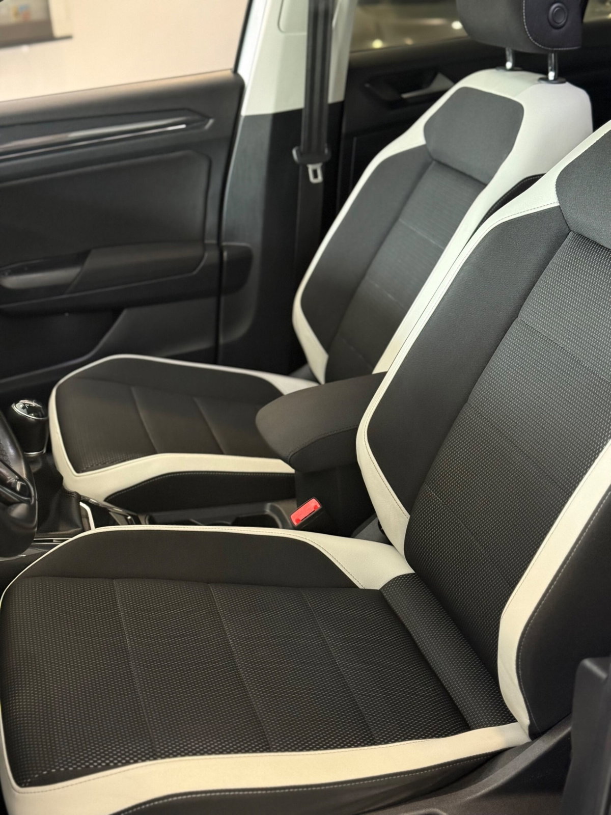 Volkswagen T-Roc 1.6 TDI SCR Business BlueMotion Technology (8)