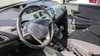 Lancia Ypsilon 1.0 FireFly 5 porte S&S Hybrid Ecochic Gold (6)