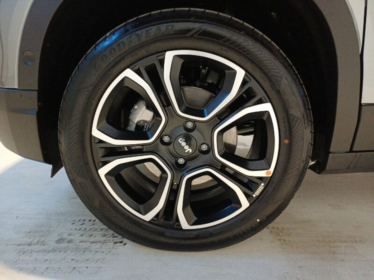 Jeep Avenger 1.2 turbo e-hybrid mhev Summit fwd 110cv edct6 (9)