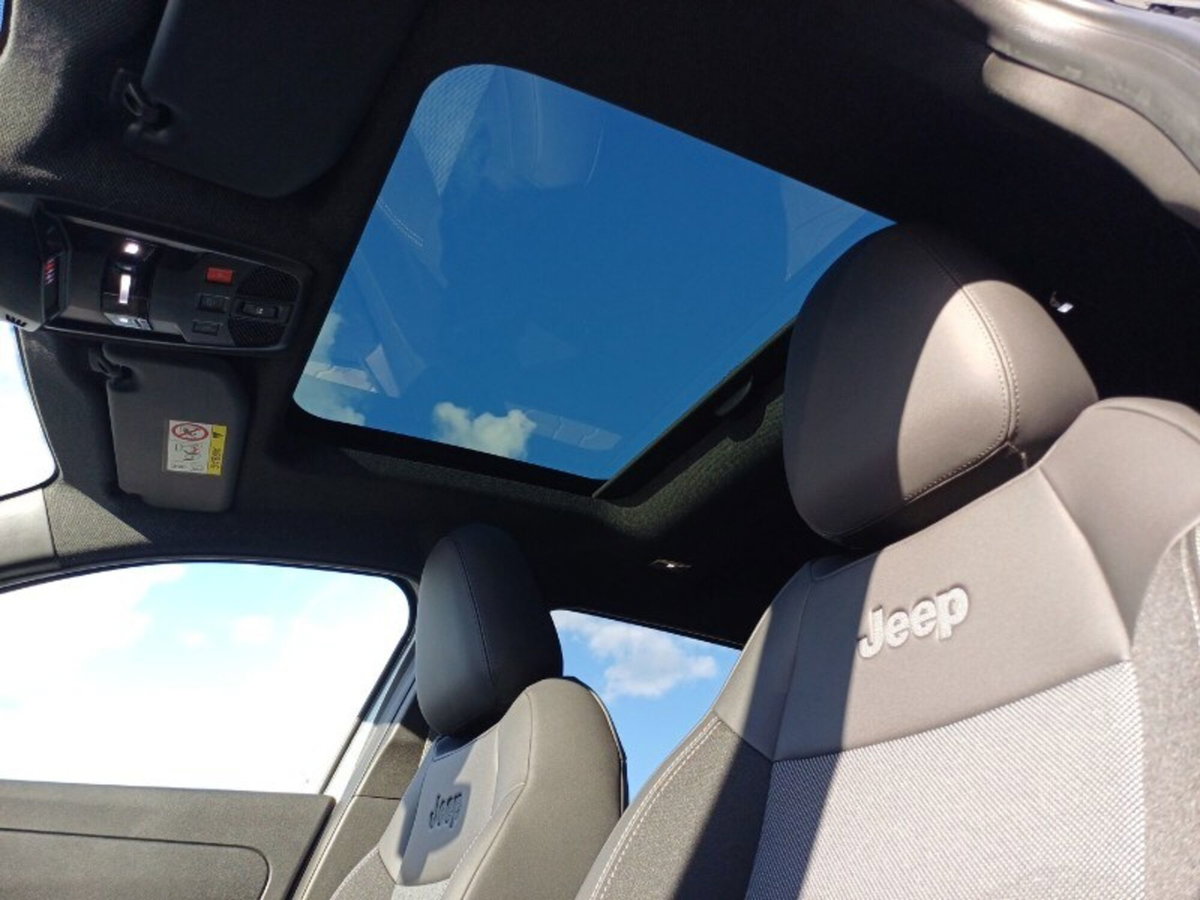 Jeep Avenger 1.2 turbo e-hybrid mhev Summit fwd 110cv edct6 (7)