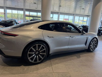 Porsche Taycan 4S (2)