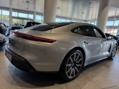 Porsche Taycan 4S (3)