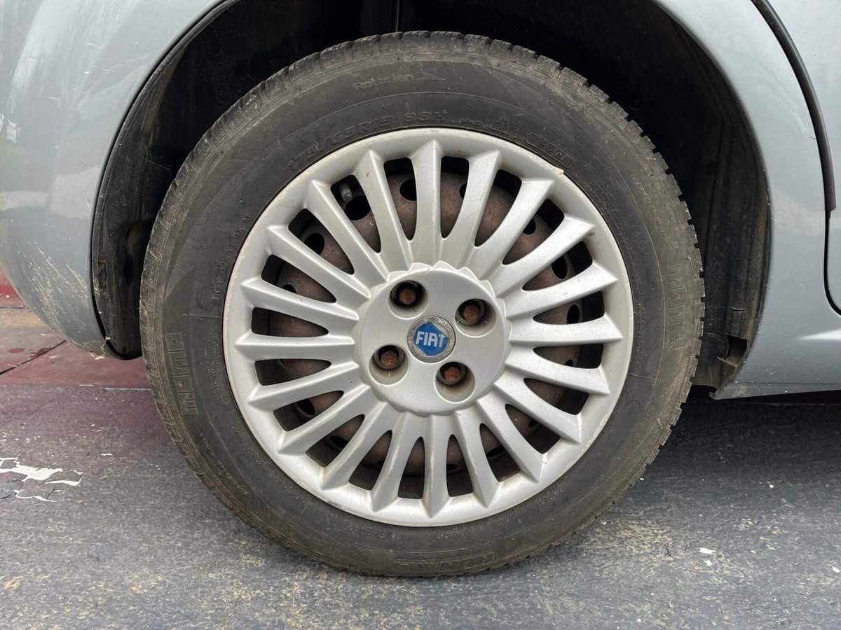 Fiat Grande Punto 1.2 5 porte (17)