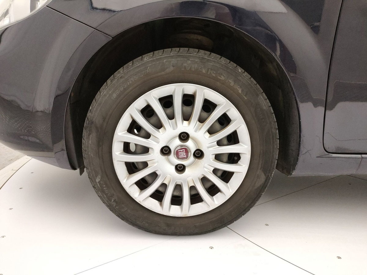 Fiat Punto 1.4 8V 5 porte Easypower Street (12)
