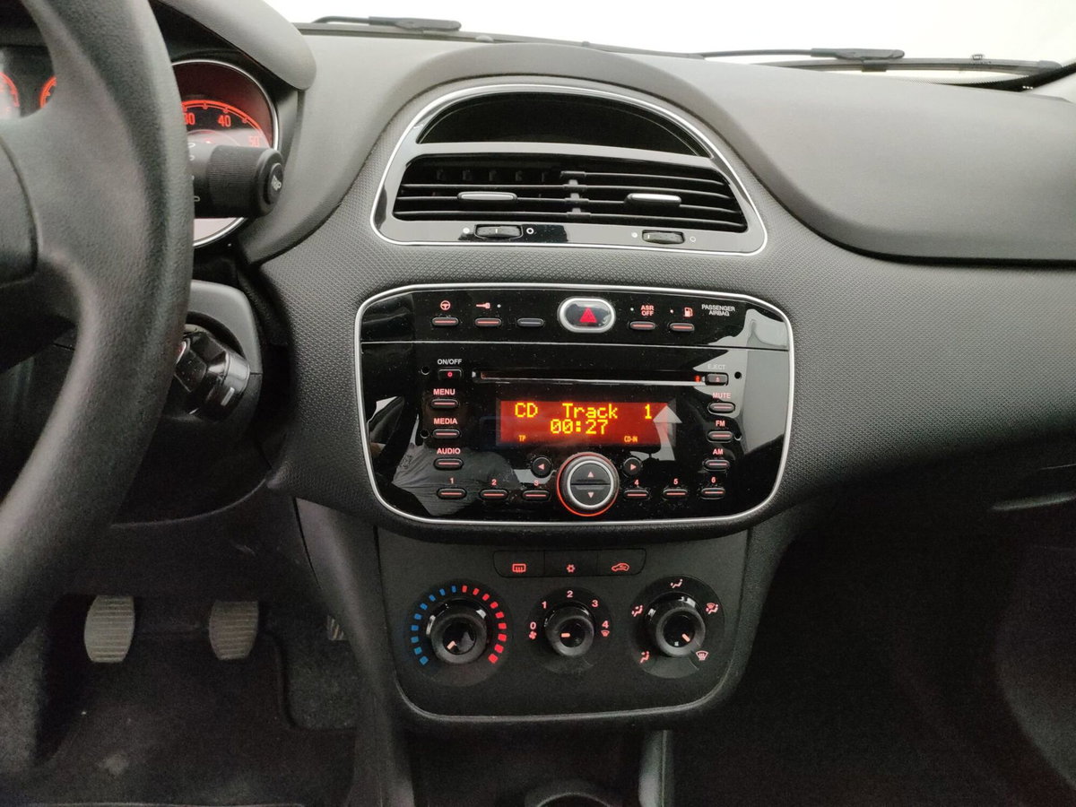 Fiat Punto 1.4 8V 5 porte Easypower Street (20)