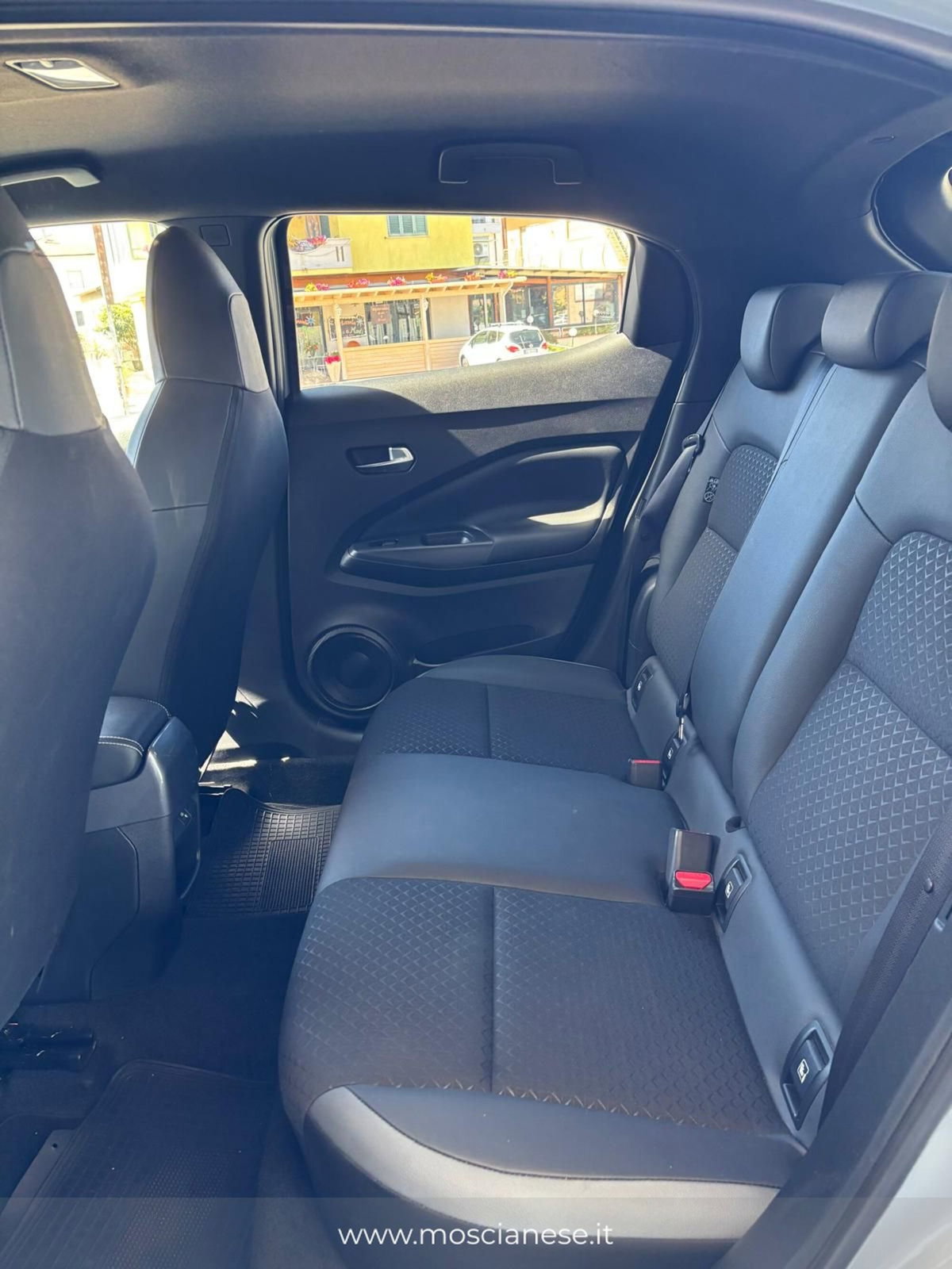 Nissan Juke 1.6 hev N-Connecta (14)