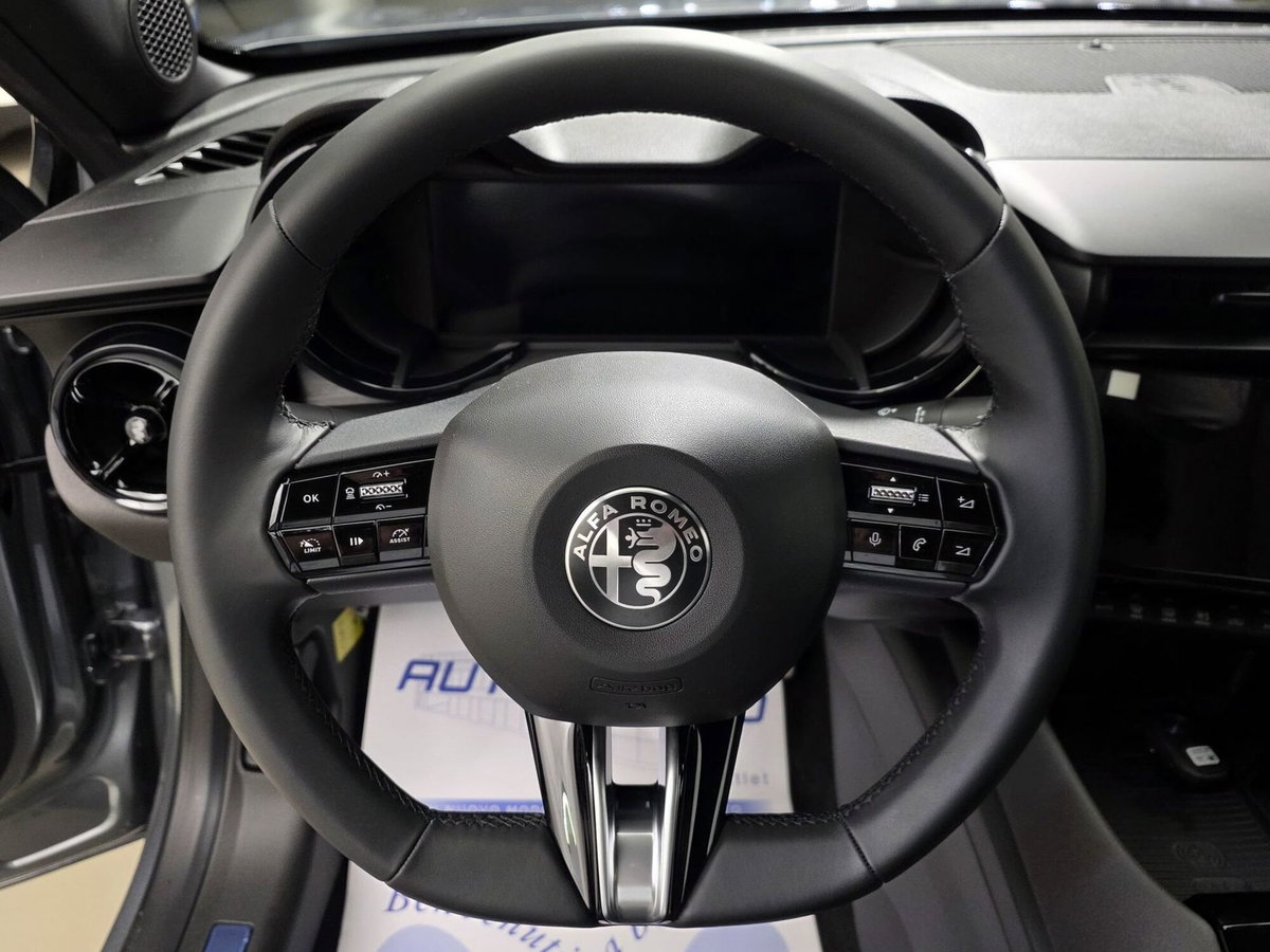 Alfa Romeo Junior 1.2 ibrida Ti 145cv edct6 (10)
