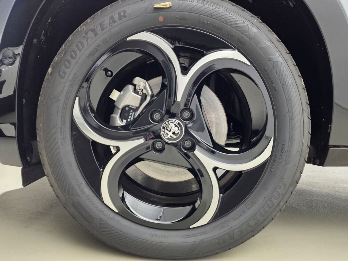 Alfa Romeo Junior 1.2 ibrida Ti 145cv edct6 (20)