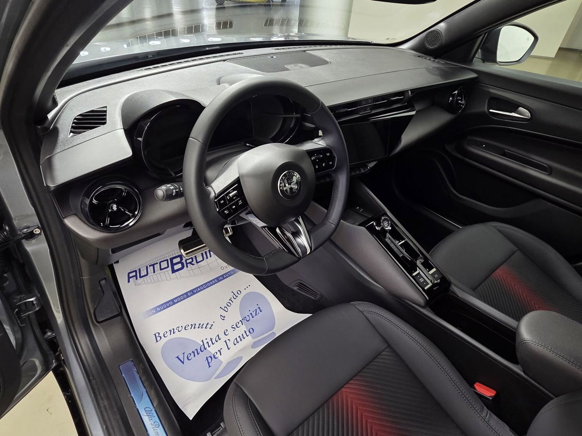 Alfa Romeo Junior 1.2 ibrida Ti 145cv edct6 (7)