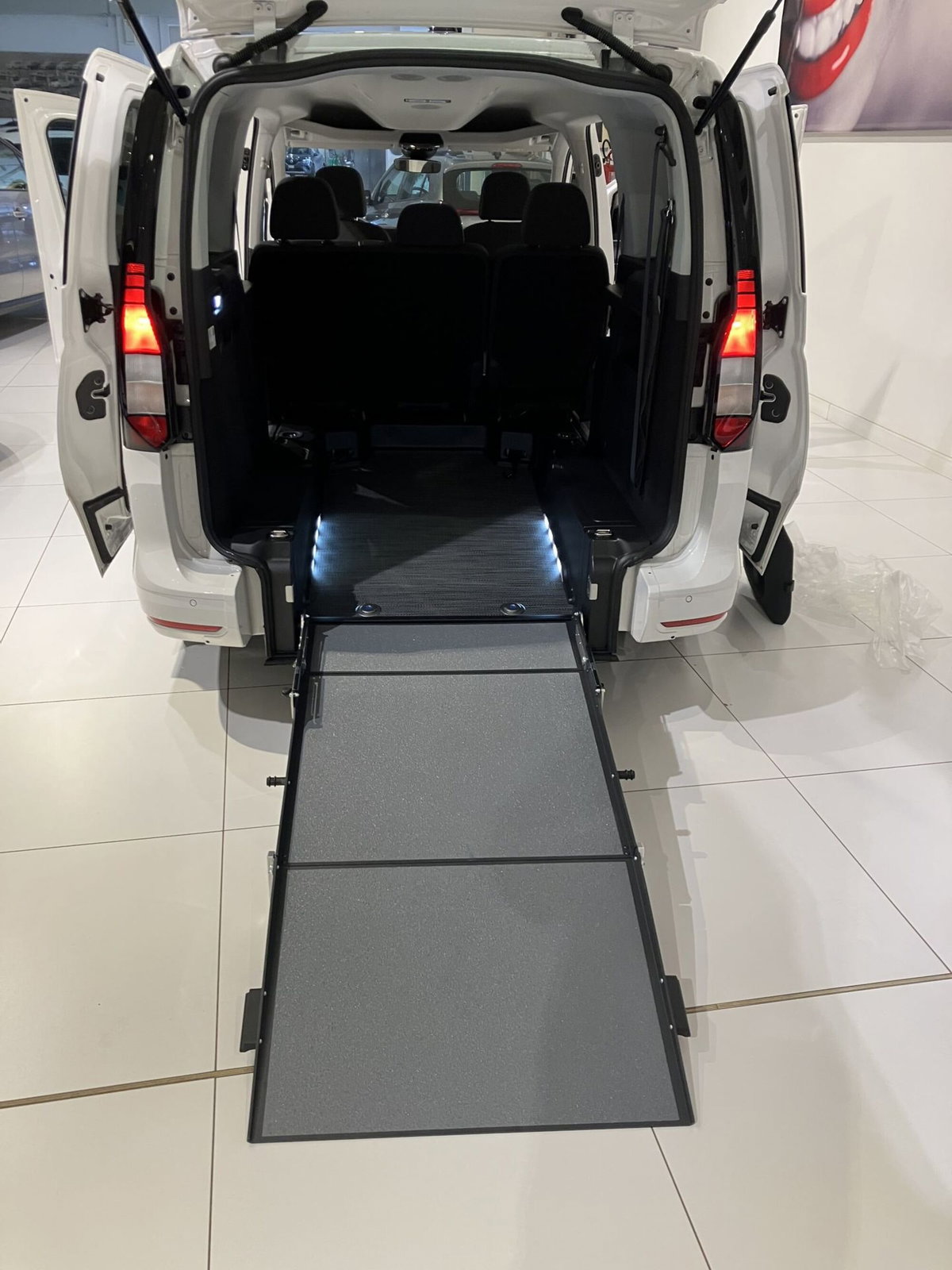 Volkswagen Veicoli Commerciali Caddy maxi 2.0 tdi scr 122cv 4motion Space (7)