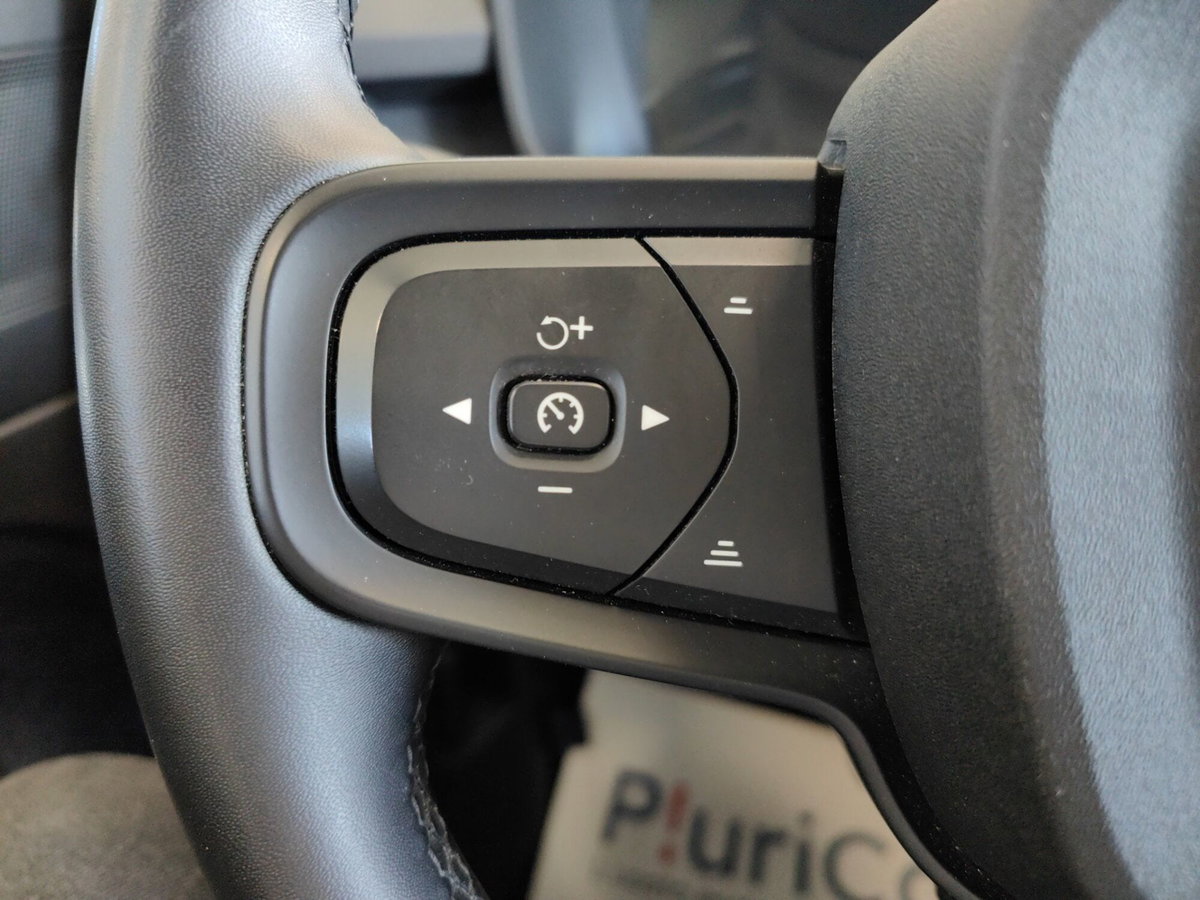 Volvo XC40 T2 Momentum Core (17)