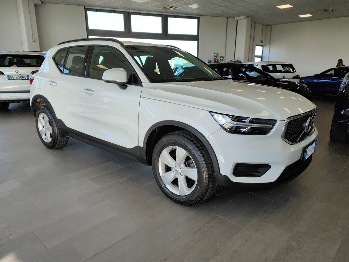 Volvo XC40 T2 Momentum Core (2)