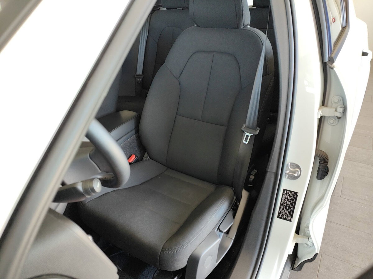Volvo XC40 T2 Momentum Core (4)
