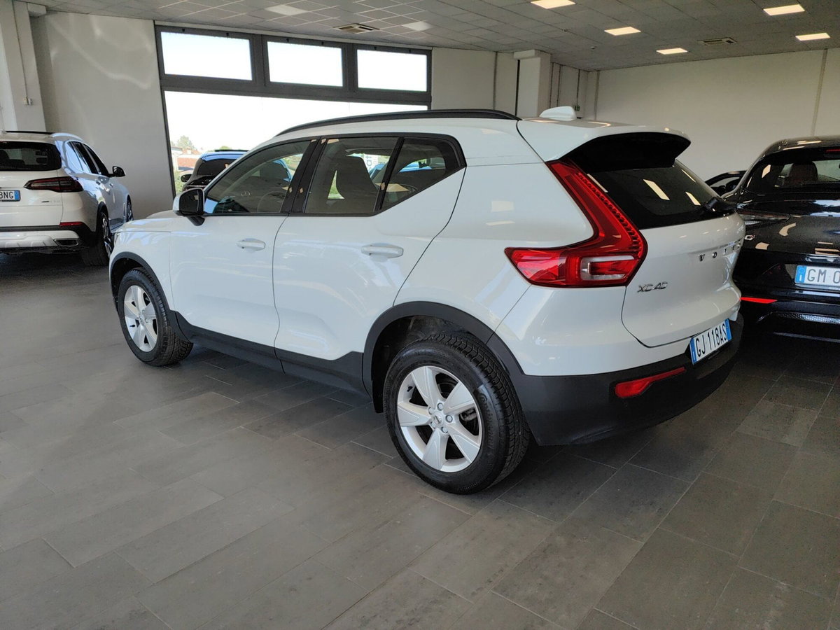 Volvo XC40 T2 Momentum Core (9)
