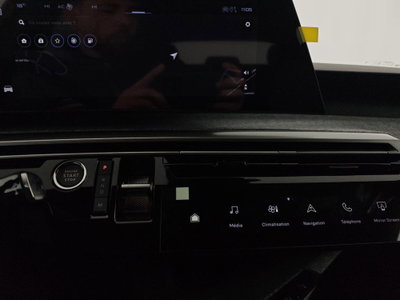 Peugeot 3008 1.2 hybrid Allure Business 145cv e-dcs6 (17)