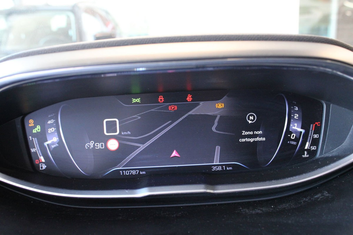 Peugeot 3008 BlueHDi 120 S&S EAT6 Crossway (9)