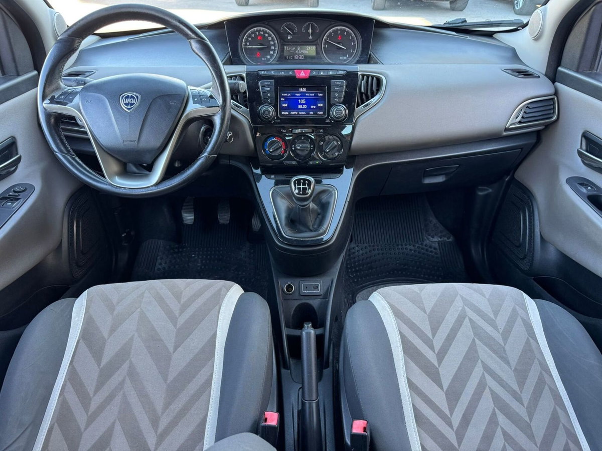 Lancia Ypsilon 1.2 69 CV 5 porte GPL Ecochic Gold (12)