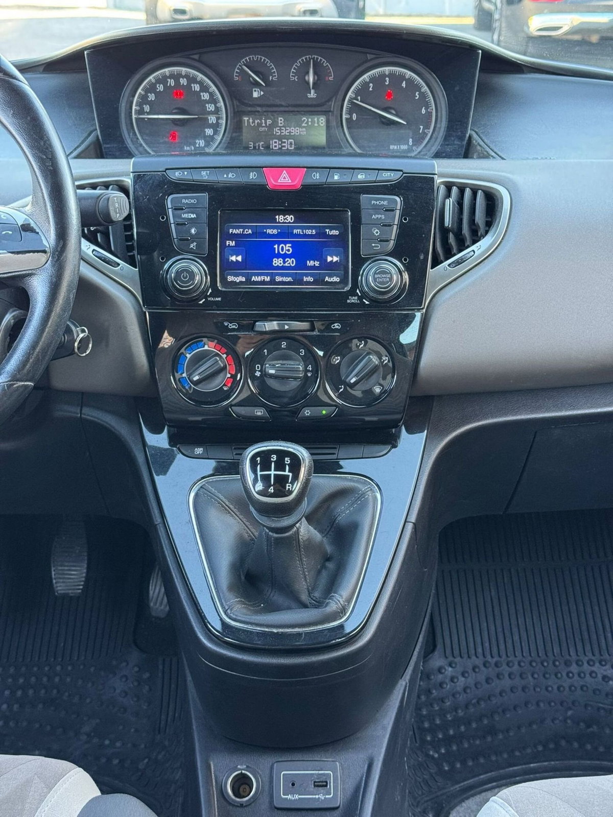 Lancia Ypsilon 1.2 69 CV 5 porte GPL Ecochic Gold (13)