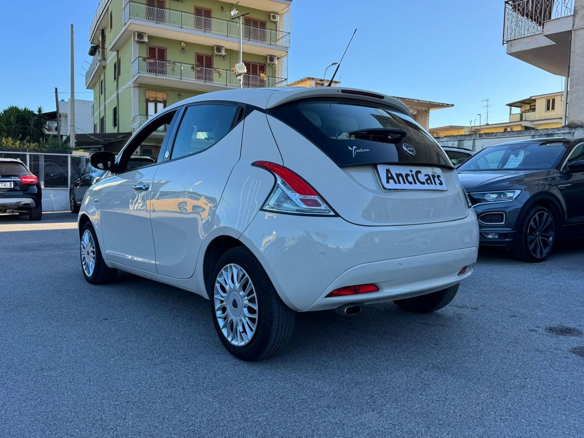 Lancia Ypsilon 1.2 69 CV 5 porte GPL Ecochic Gold (14)