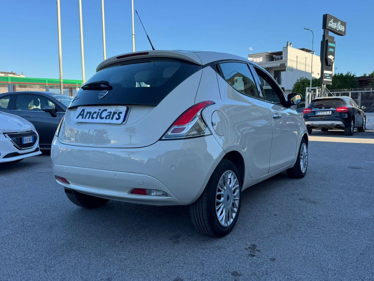 Lancia Ypsilon 1.2 69 CV 5 porte GPL Ecochic Gold (16)