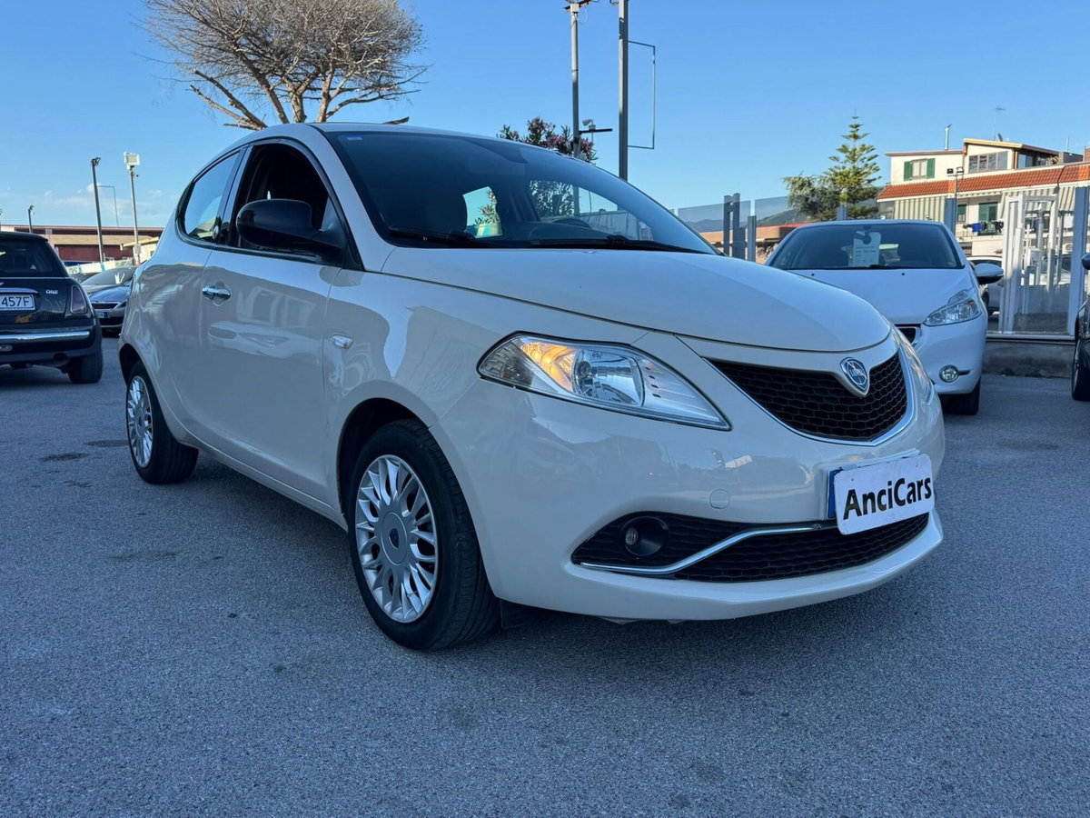 Lancia Ypsilon 1.2 69 CV 5 porte GPL Ecochic Gold (2)