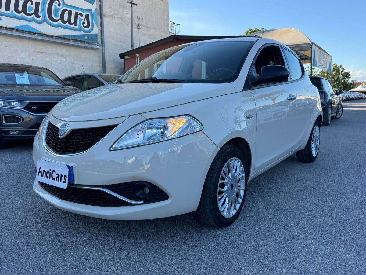 Lancia Ypsilon 1.2 69 CV 5 porte GPL Ecochic Gold (3)
