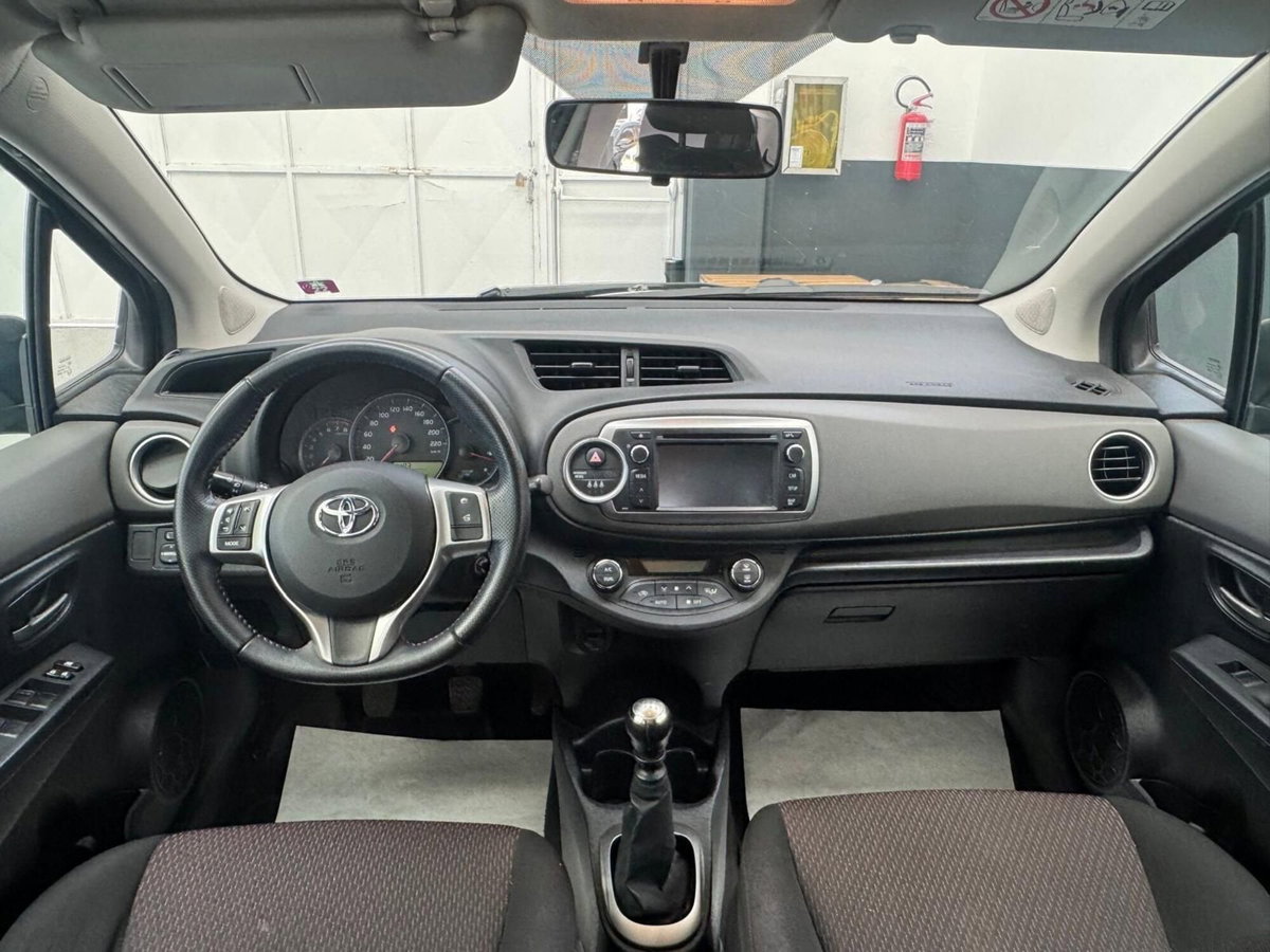 Toyota Yaris 1.3 5 porte Lounge (11)