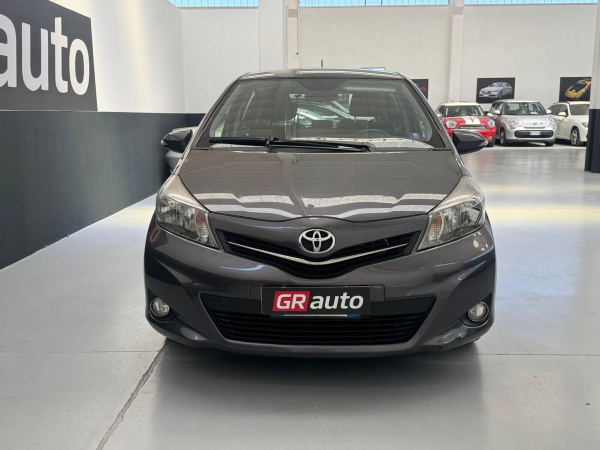 Toyota Yaris 1.3 5 porte Lounge (3)