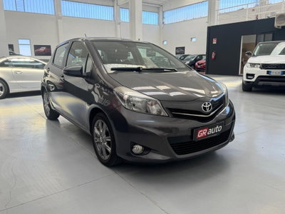 Toyota Yaris 1.3 5 porte Lounge (4)